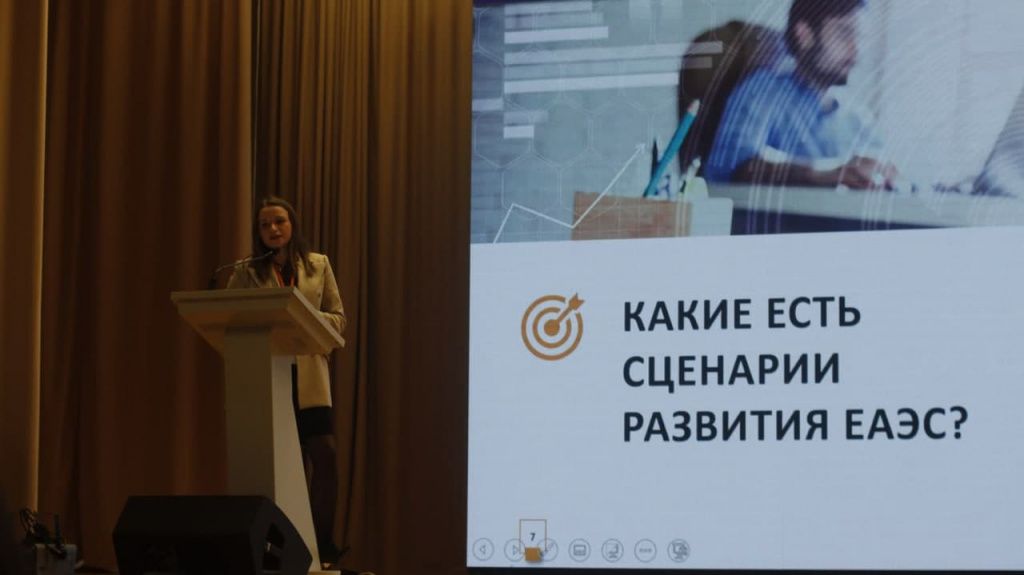 Евгения Шавина выступает на «Точках Роста – Псков»